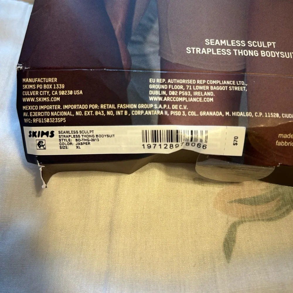 SKIMS Jasper Shapewear Bodysuit - Picture 6 of 7